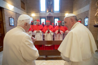 Visite des nouveaux cardinaux au pape émérite Benoit VXI