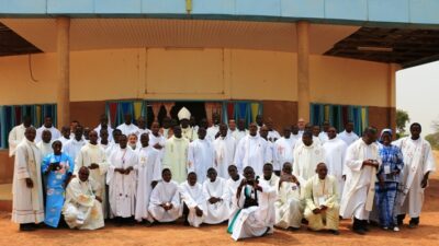 Vue des participants au sortir de la Messe