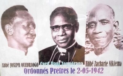 Les trois premiers prêtres ordonnés du Burkina