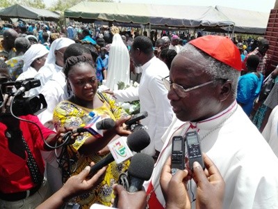 Le cardinal Philippe à la fin de la messe